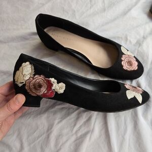 Kelly & Katie embroidered floral pumps sz 7.5 or 8? EUC